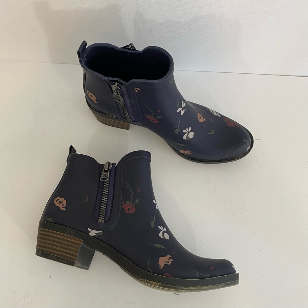 Lucky Brand Basel Rain ankle boot double zip navy blue floral print women size 7